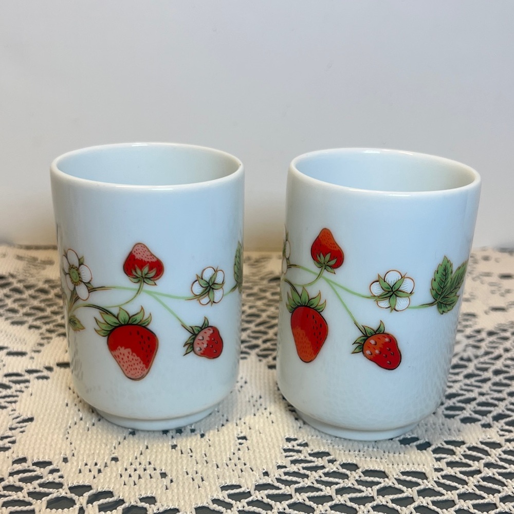 Strawberry Breakfast Anchor Hocking Strawberries Mug and OMC Strawberry Juice - Picture 7 of 14
